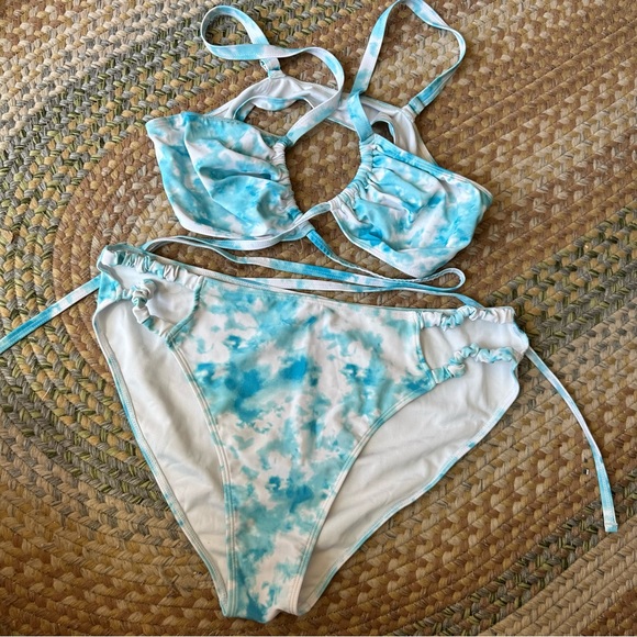 Shein plus bikini with cutouts - Picture 2 of 3